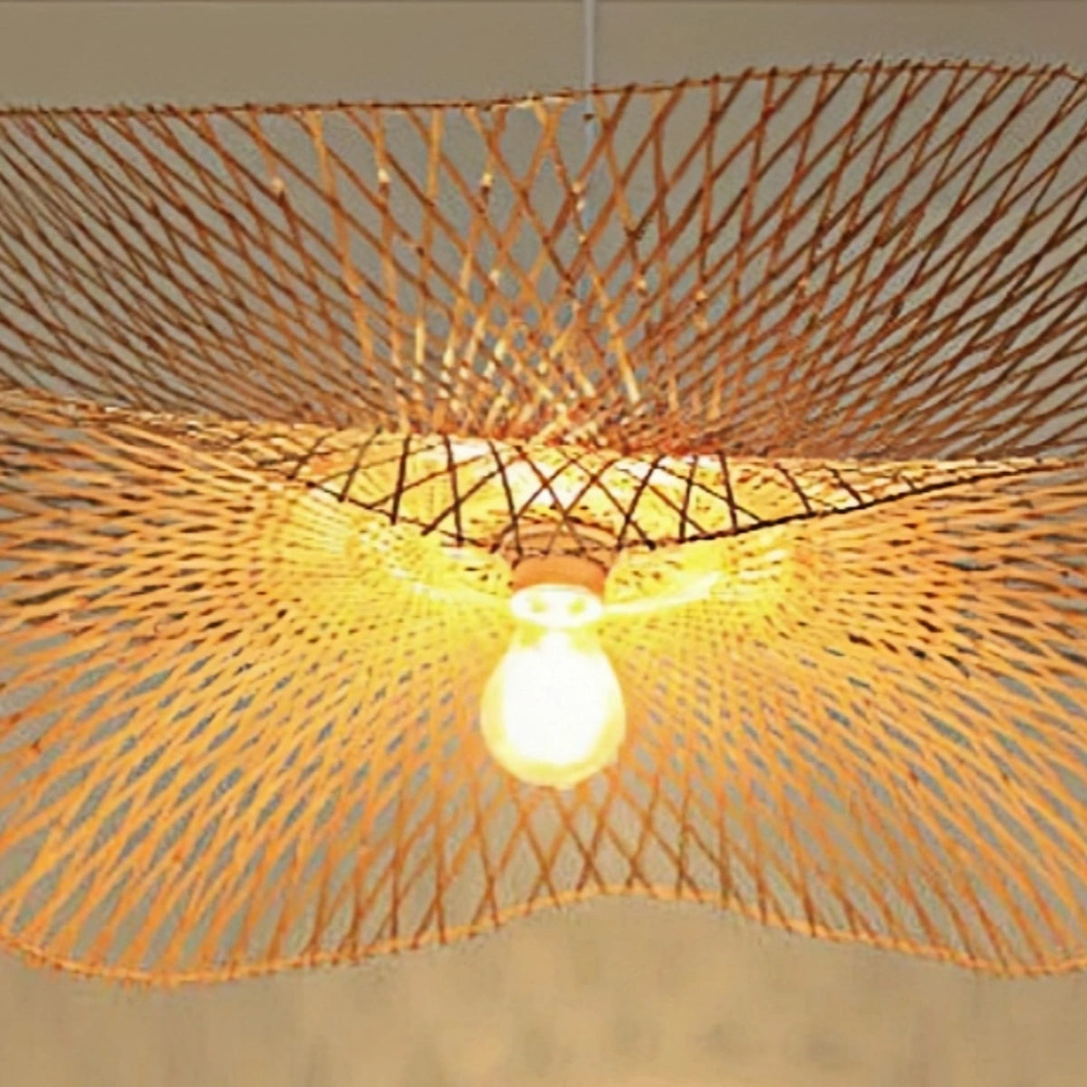 Lámpara colgante de ratán natural Bamburo: Elegancia de bambú tejido a mano para el comedor