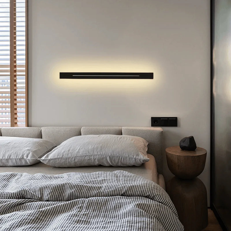 Arcato Minimalist LED Wall Lamp – Black/Gold for Bedroom