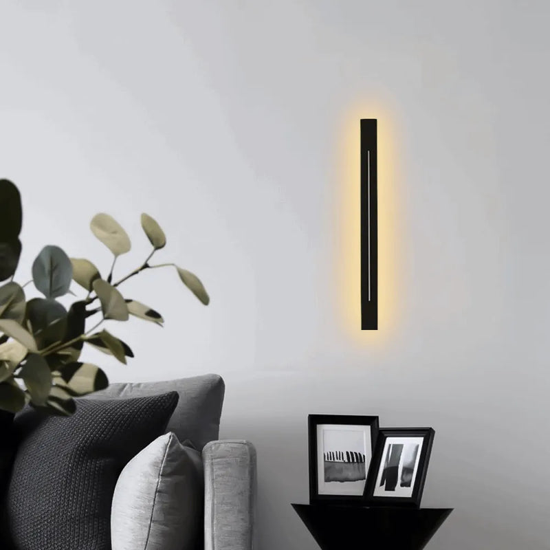 Arcato Minimalist LED Wall Lamp – Black/Gold for Bedroom