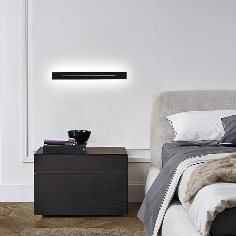 Arcato Minimalist LED Wall Lamp – Black/Gold for Bedroom
