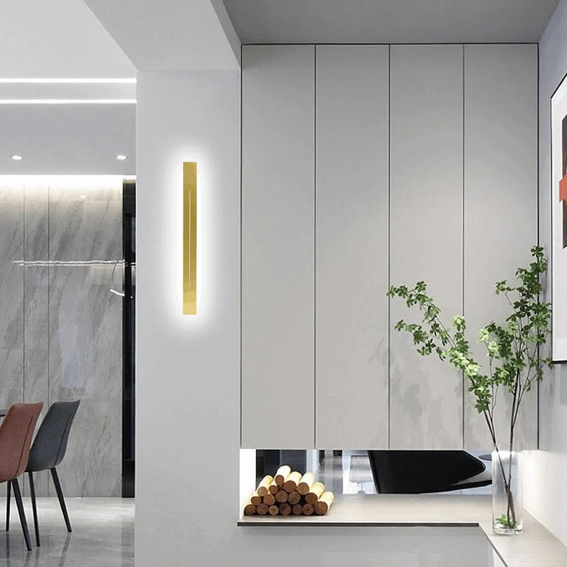 Arcato Minimalist LED Wall Lamp – Black/Gold for Bedroom