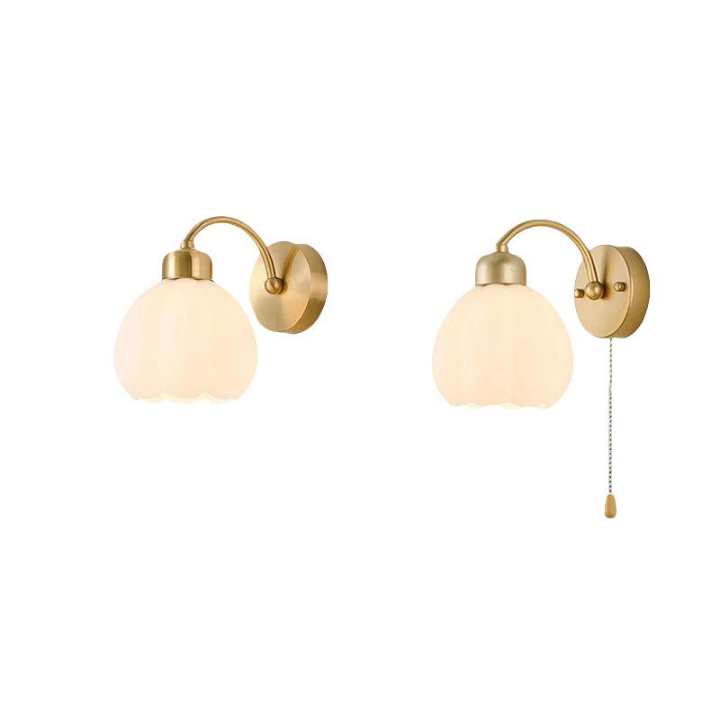 Crema Modern Gold Floral Wall Lamp – Metal/Glass Fixture for Bedroom