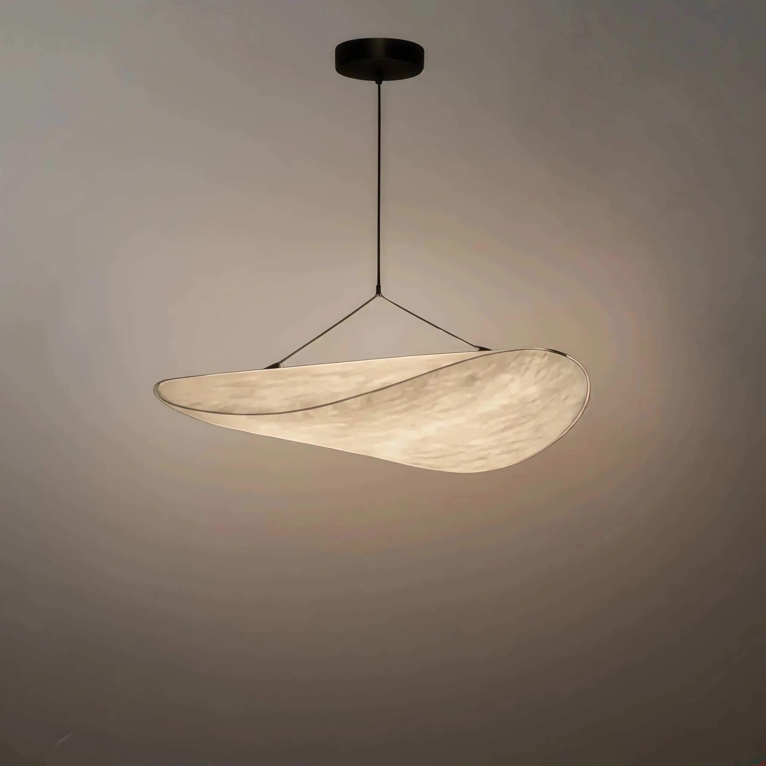 Lámpara colgante Crema Art Déco blanca – Diseño de metal curvo para comedor