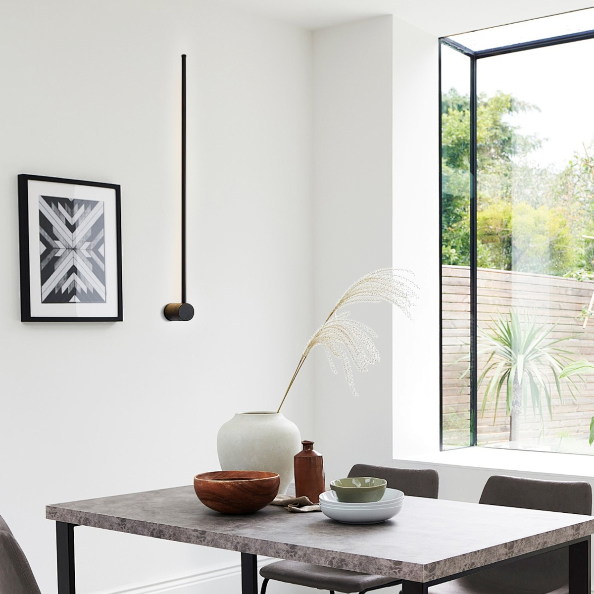 Minimalist Linear Wall Lamp – Black Modern Light