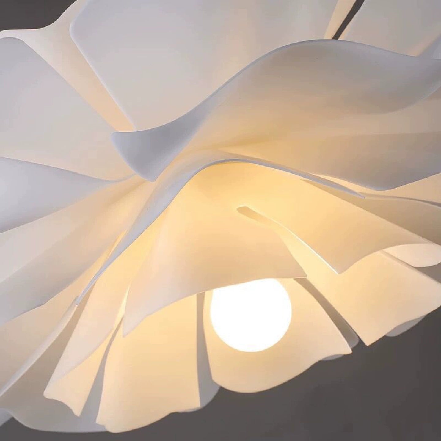 Lámpara colgante moderna Crema con forma de flor – Metal blanco/acrílico para comedor