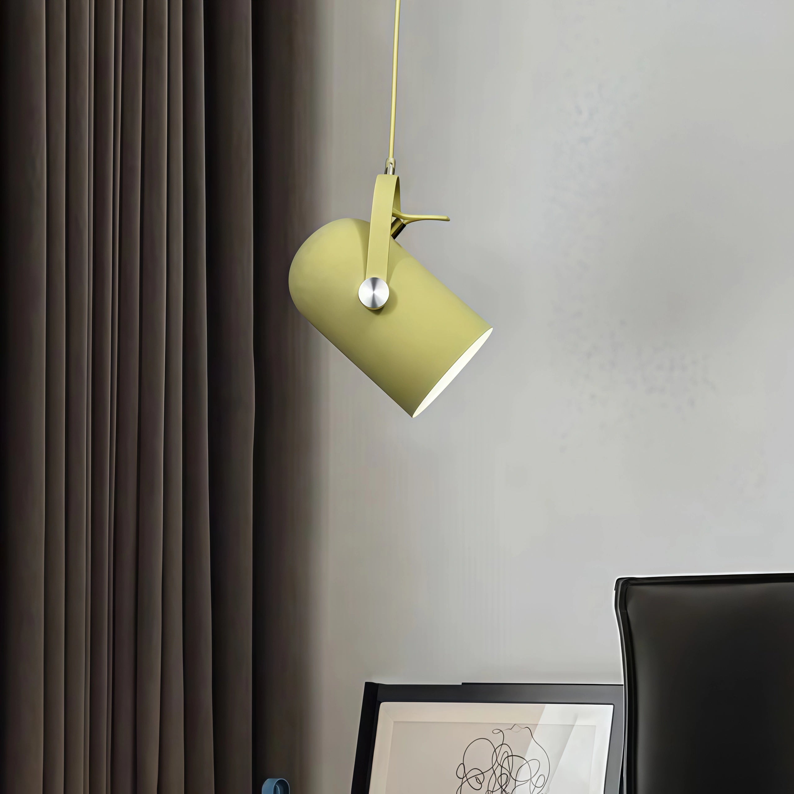 Lámpara colgante moderna Morandia: luminaria metálica con ángulo ajustable para dormitorio