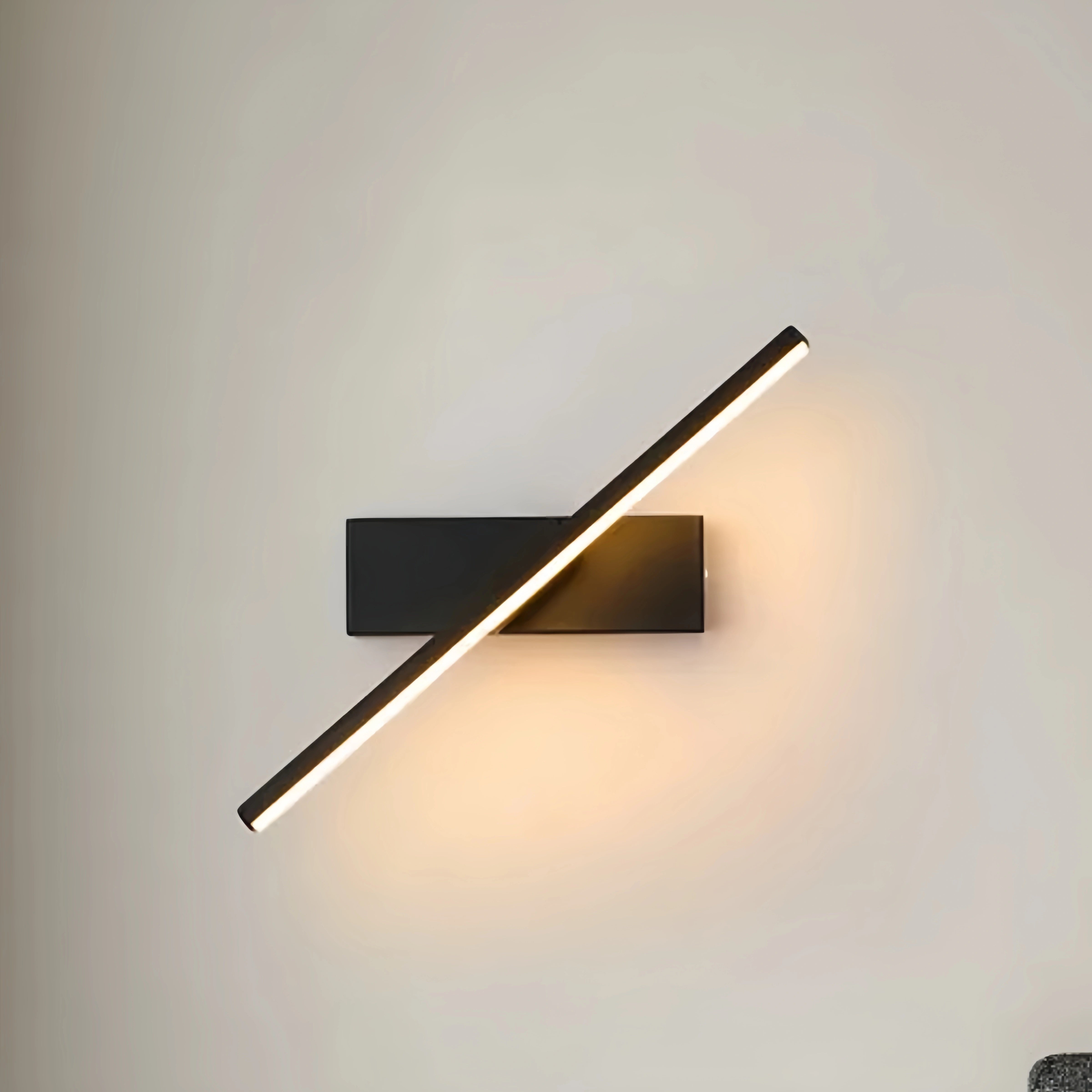 Lámpara de pared lineal moderna Arcato – Accesorio de metal blanco y negro para dormitorio