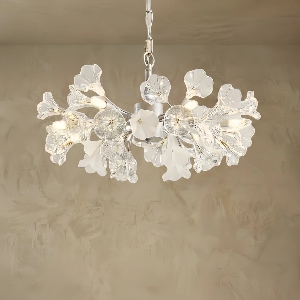 Lámpara de araña moderna de rama Velora – Flor de cristal de cobre y plata para sala de estar / dormitorio