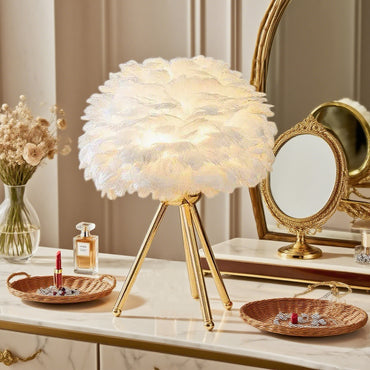 Lunara Art-Deco-Tischleuchte – Feder- und Metall-Dreibeinfuß für Kinderzimmer/Schlafzimmer