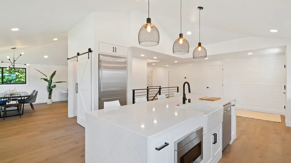 Clear vs Frosted Glass Pendant Lights for Kitchen Islands: Which One Makes More Sense?