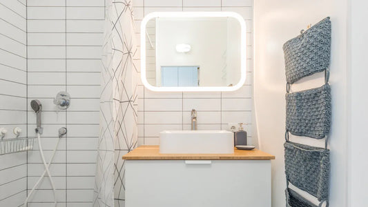 Step-by-step guide to picking bathroom lamps for small spaces