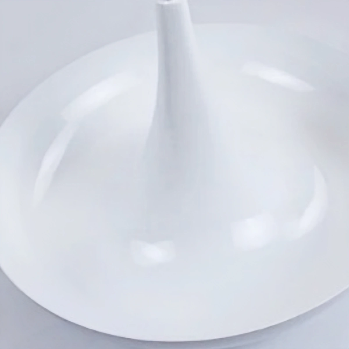 Lámpara colgante Crema Natural en negro, blanco y verde con diseño metálico para comedor