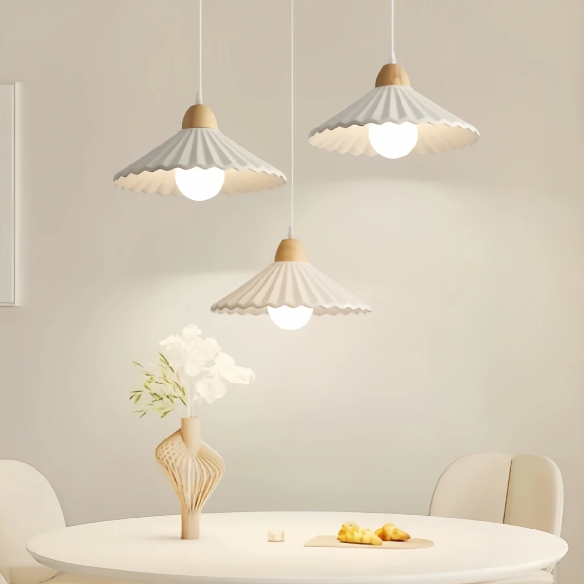 Lámpara colgante moderna de madera y cristal Crema — Pantalla cónica marrón para comedor