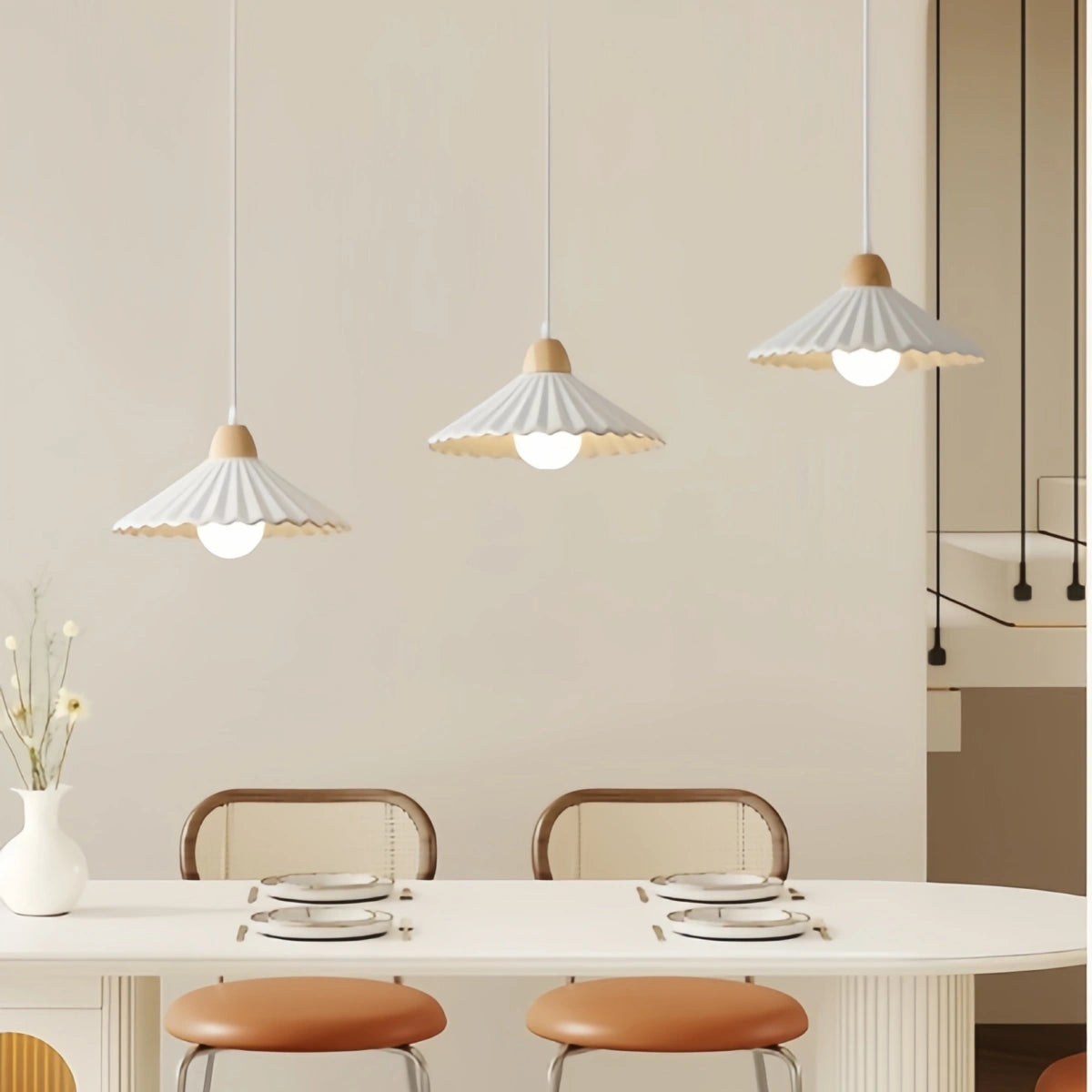 Lámpara colgante moderna de madera y cristal Crema — Pantalla cónica marrón para comedor