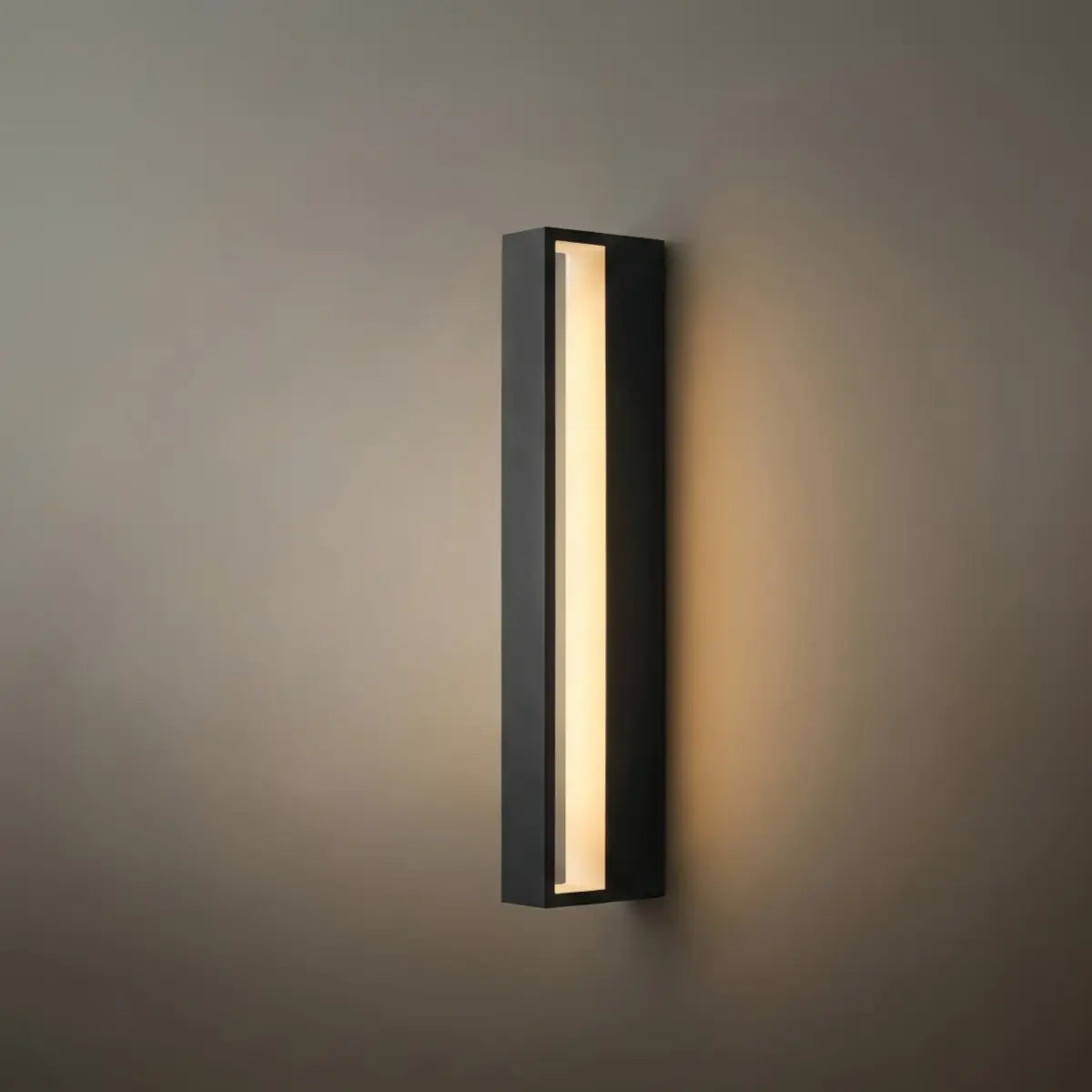 Aplique de pared exterior rectangular moderno Arcato – Luz con sensor de metal para jardín/patio
