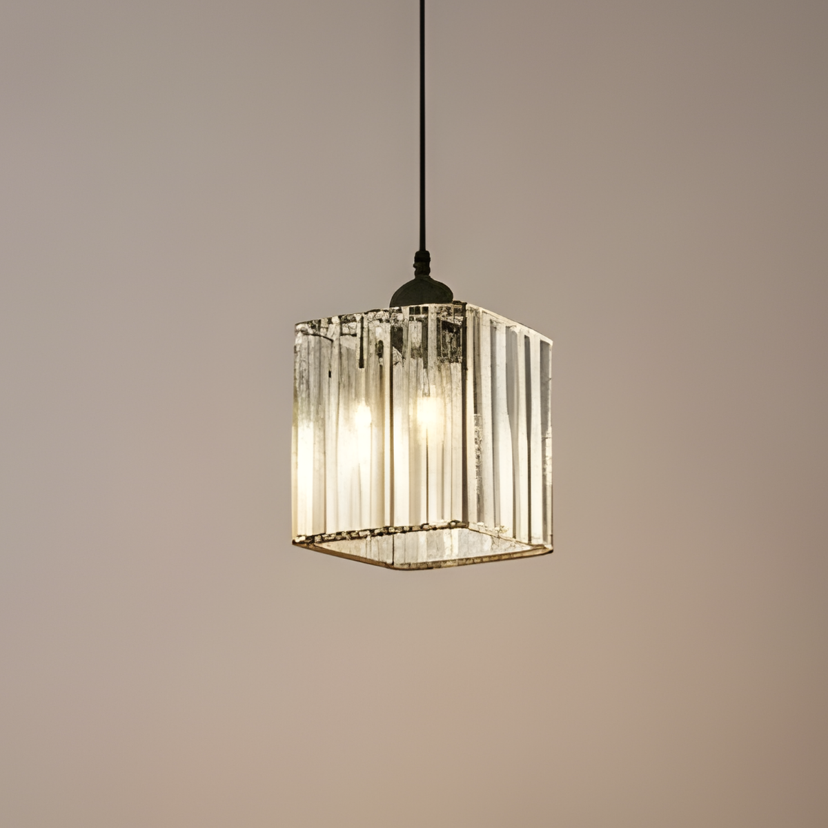 Lámpara colgante Vetro - Nórdica, metal negro/dorado y cristal LED