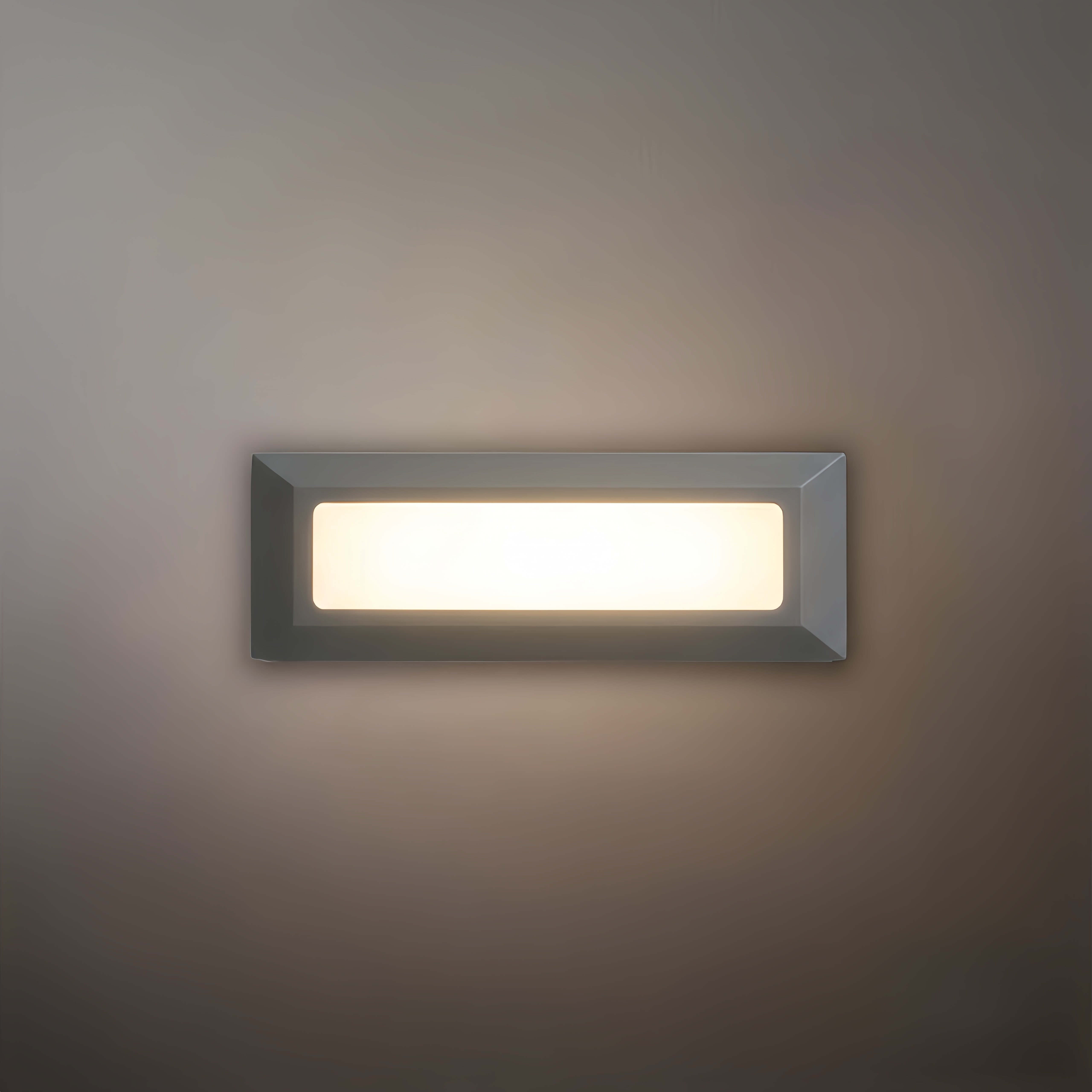 Lámpara de pared minimalista negra con sensor Arcato para escalones de terraza/jardín