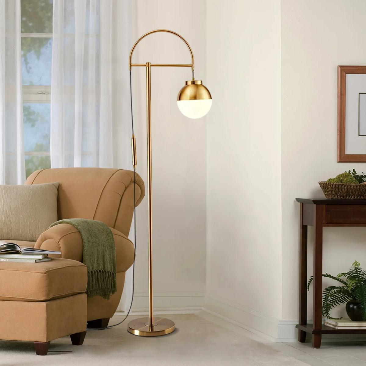 Modern Gold Floor Lamp – Curved Metal Design