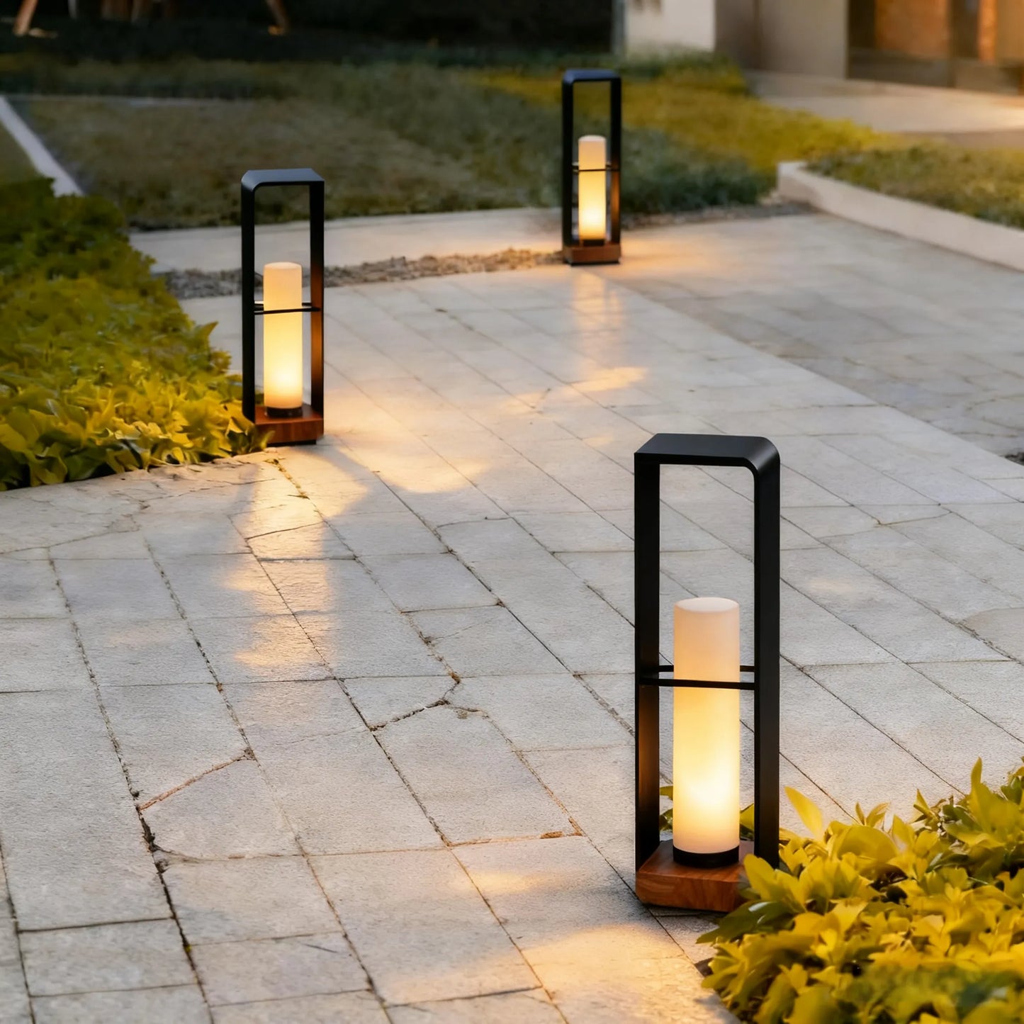 Modern Pathway Light – IP65 Waterproof 