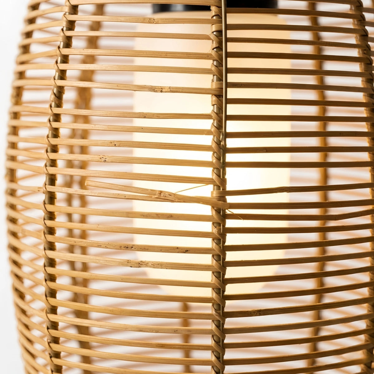 Bamburo Stehlampe im Landhausstil – Laterne aus Metall/Rattan in Naturholzfarbe für den Garten
