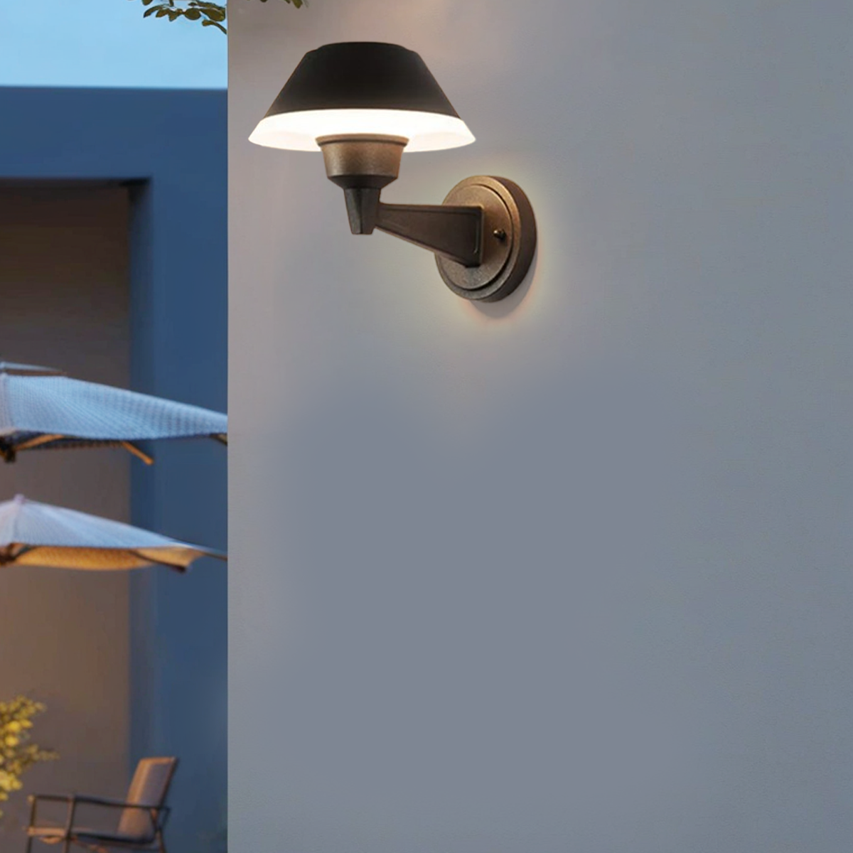 Vintage Outdoor Wall Lamp - Black Metal Hood Design for Exterior wall