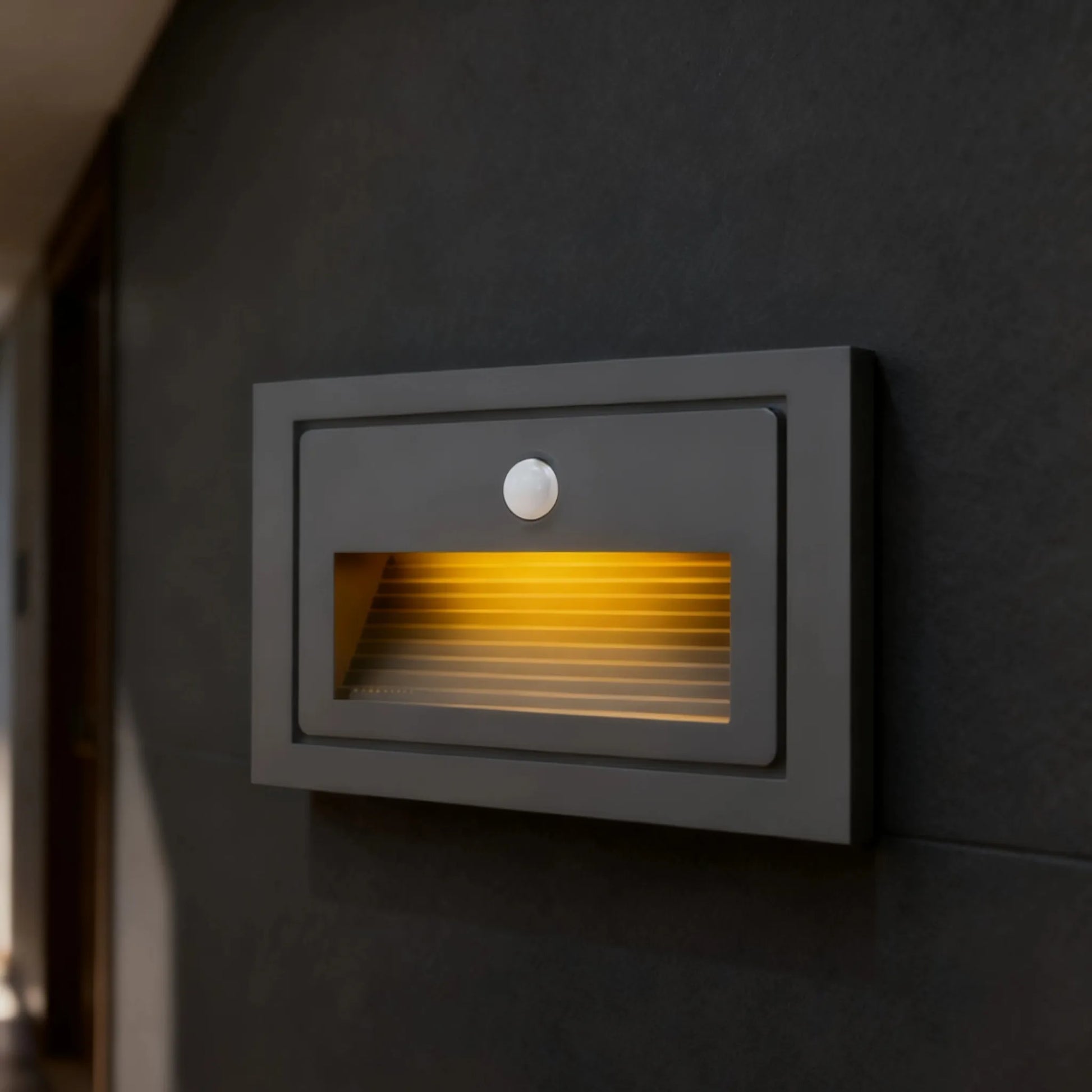 Modern LED Deck Step Light – Black Metal Waterproof Sensor Light for Stairs