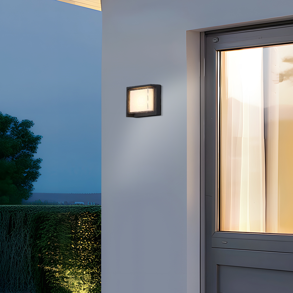 Modern Metal/Acrylic Outdoor Wall Lamp 