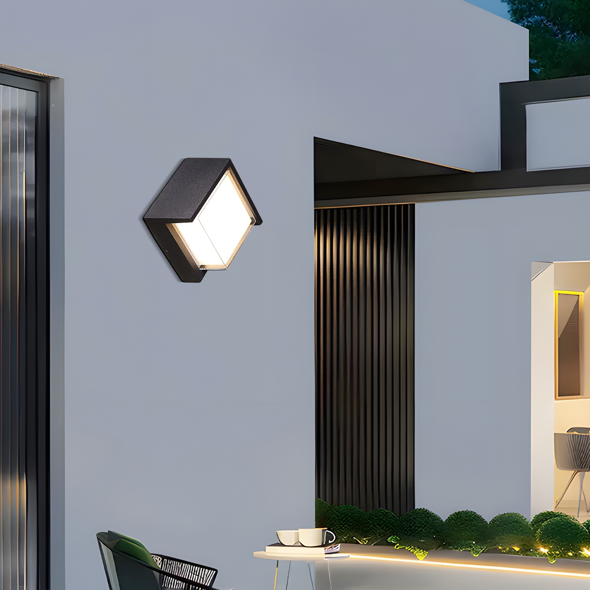 Modern Metal/Acrylic Outdoor Wall Lamp 
