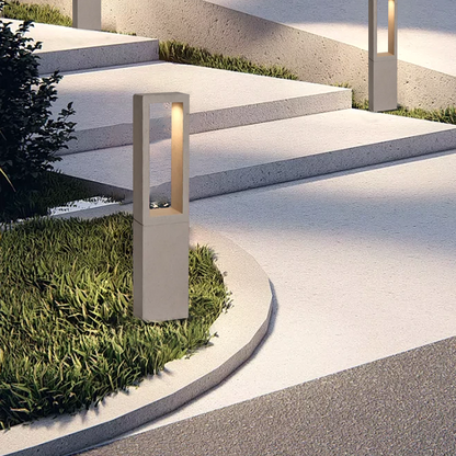 Luz de sendero exterior moderna de metal Sandora - Pasarela rectangular hueca gris