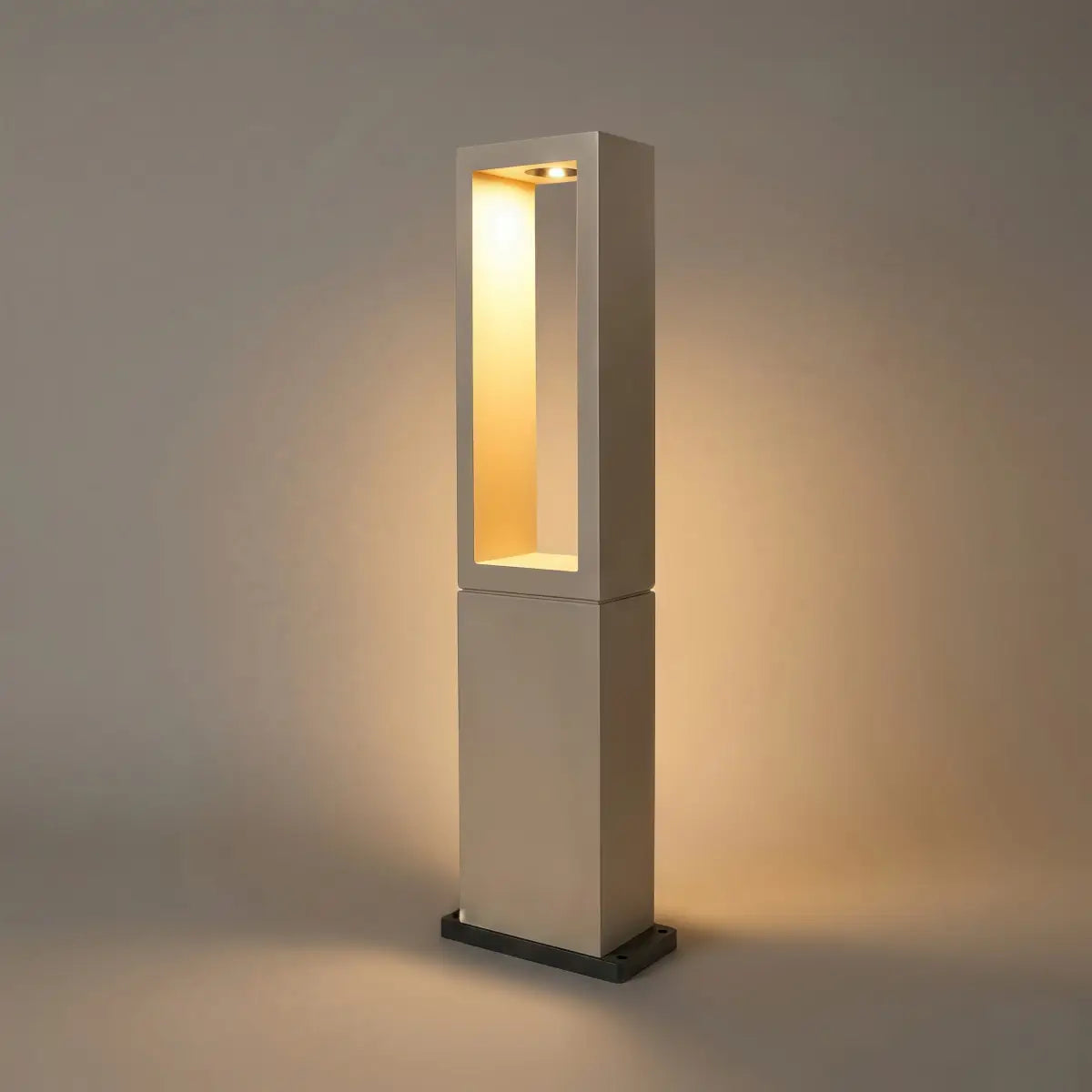 Modern_Metal_Outdoor_Path_Light