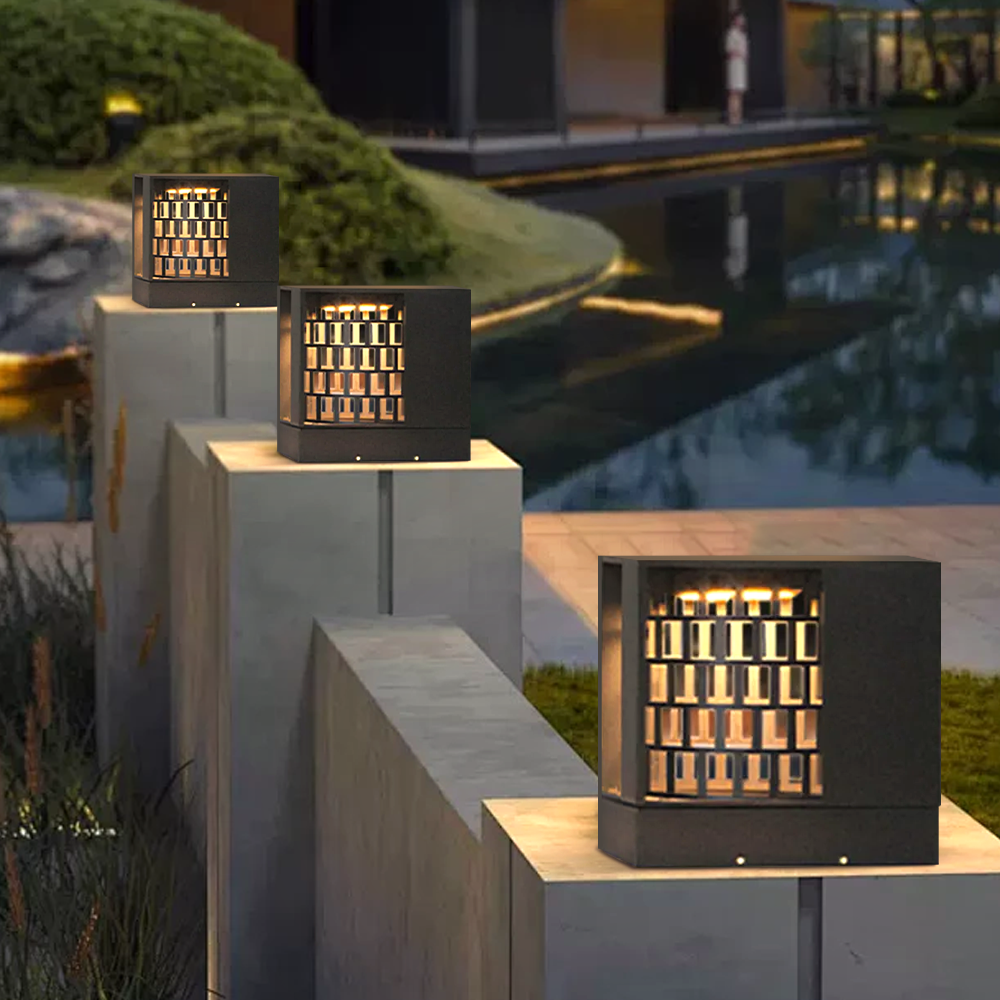 Black Metal Square Moon for Courtyard/Garden