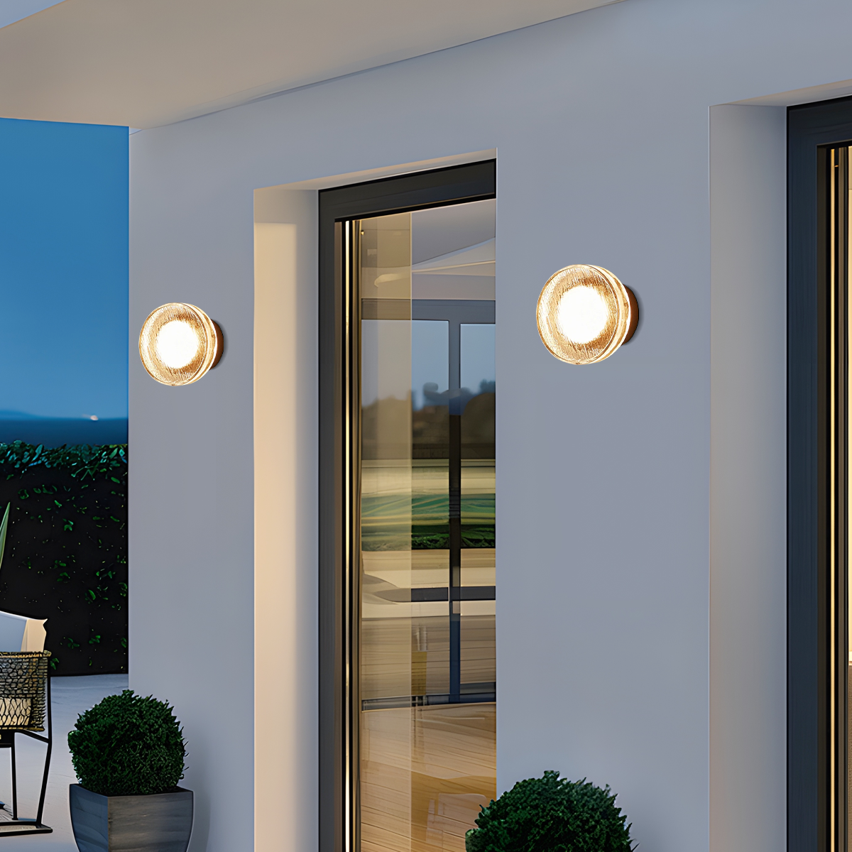 Modern Outdoor Wall Lamp - Clear Design for Patio