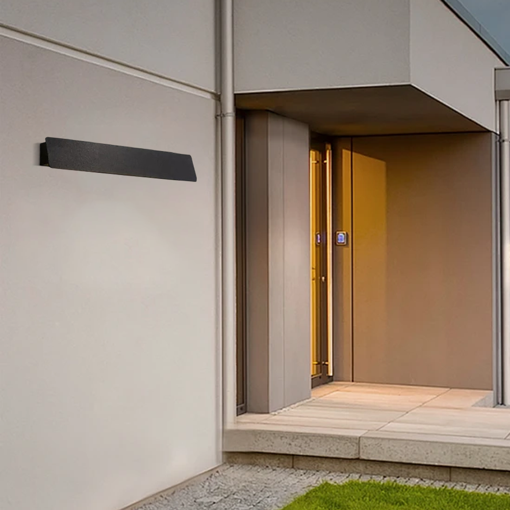 Modern Outdoor Wall Lamp - Black Metal Rectangular Design for Garden