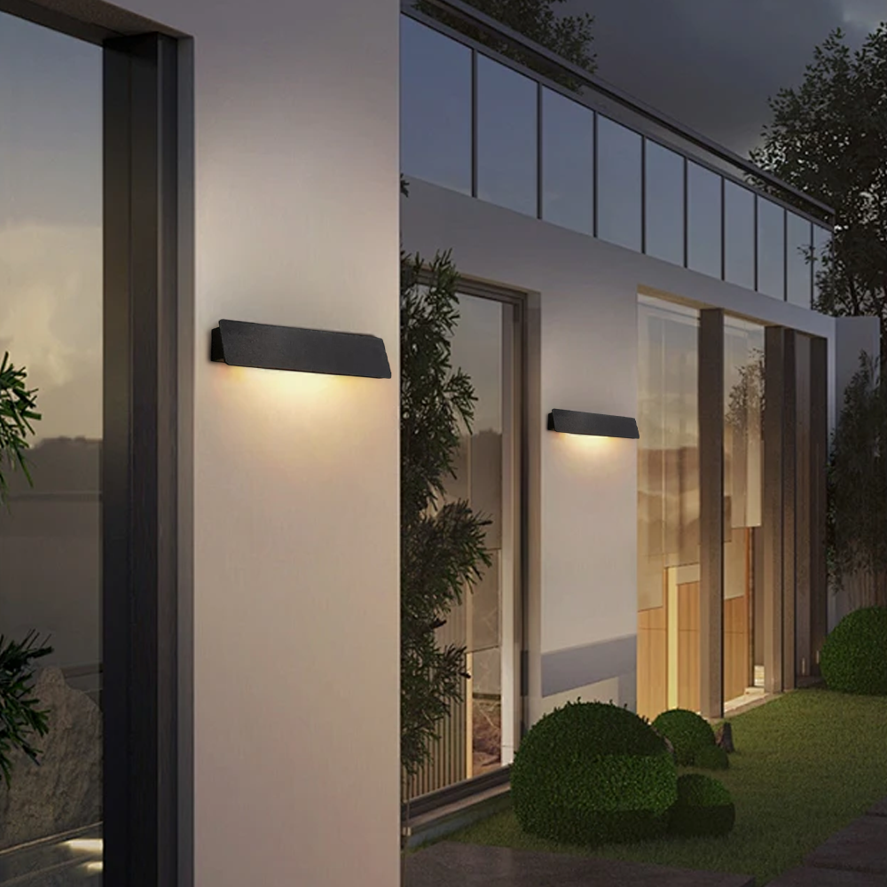 Modern Outdoor Wall Lamp - Black Metal Rectangular Design for Garden