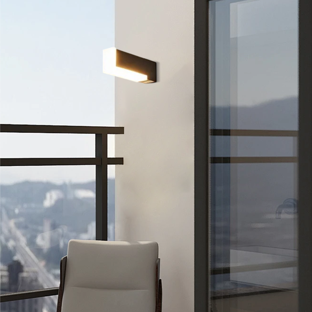 Modern Outdoor Wall Lamp - Black Metal & Acrylic Irregular