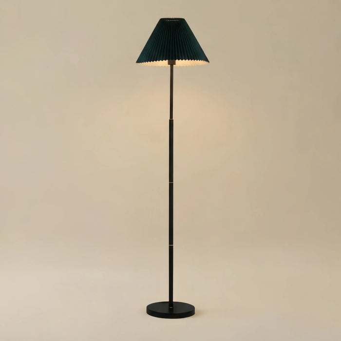 Lámpara de pie vintage Crema — Metal plisado blanco y tela con pantalla con capucha para sala de estar