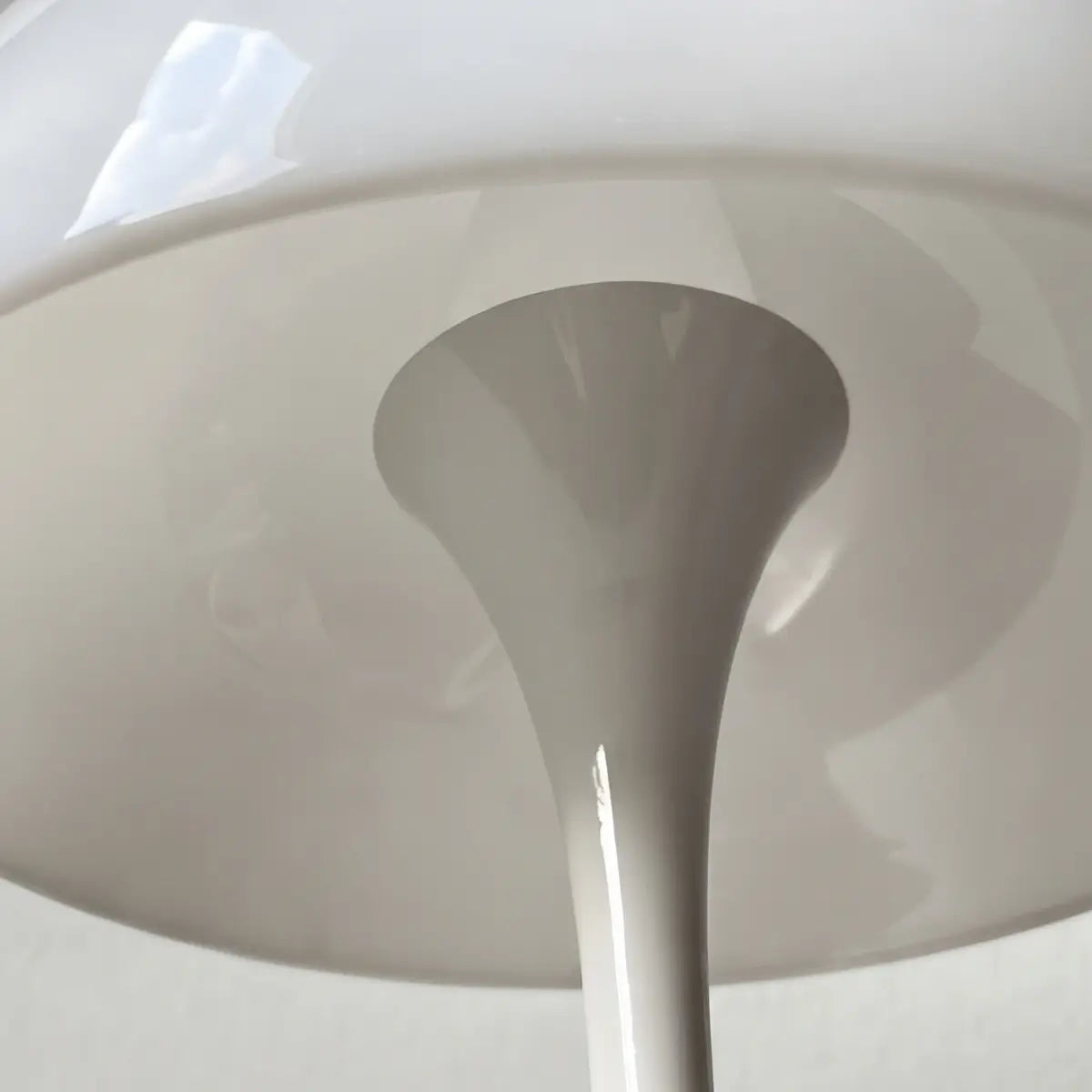 Vivara Minimalism Acrylic Table Lamp-- Touch Whiter for XJ
