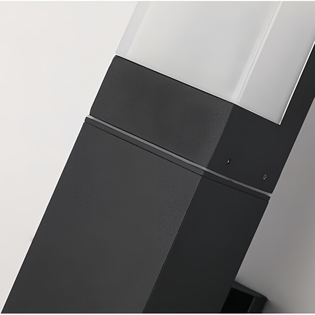 Aplique de pared minimalista Arcato — 2 estilos para espacios interiores y exteriores