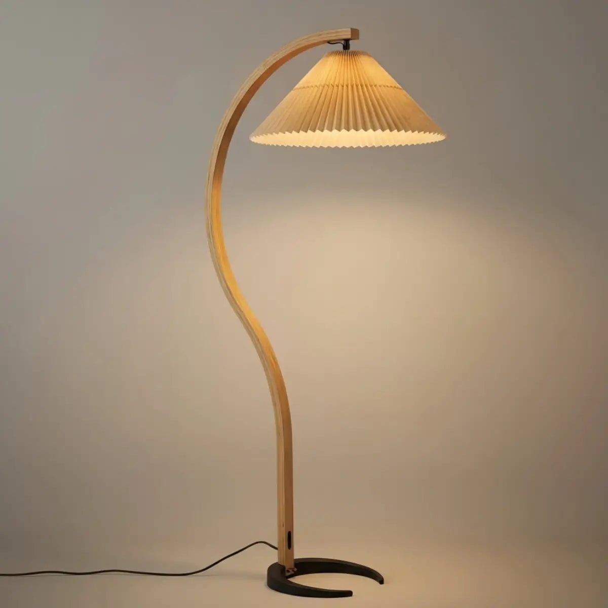 Modern_Floor_Lamp_Wood_Fabric