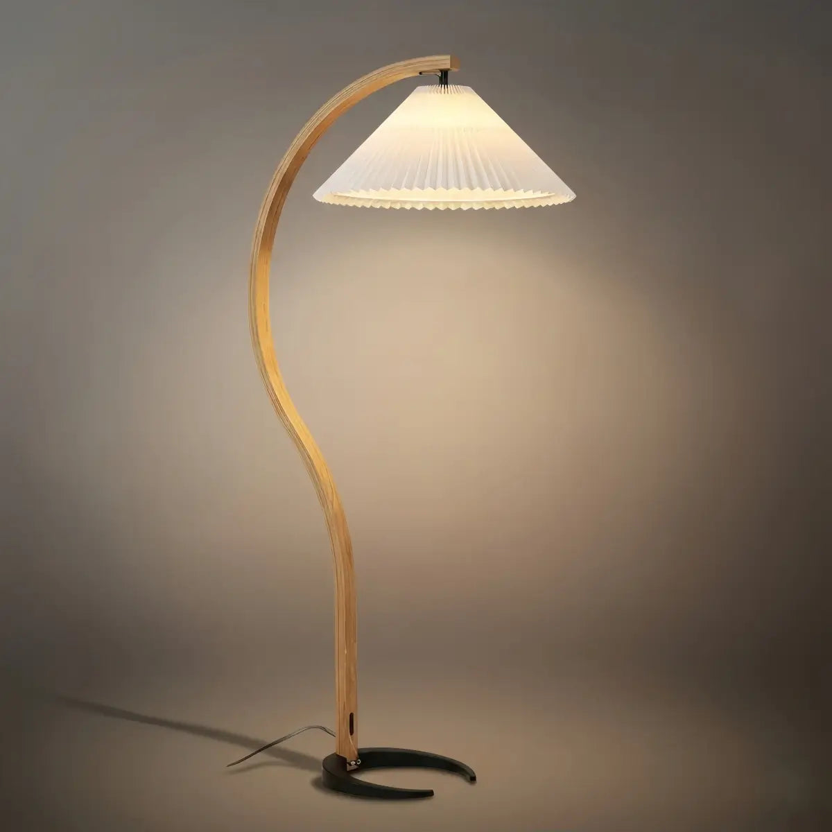 Modern_Floor_Lamp_Wood_Fabric