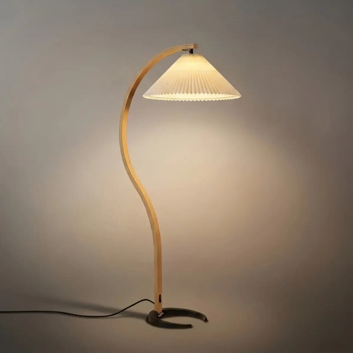 Modern_Floor_Lamp_Wood_Fabric