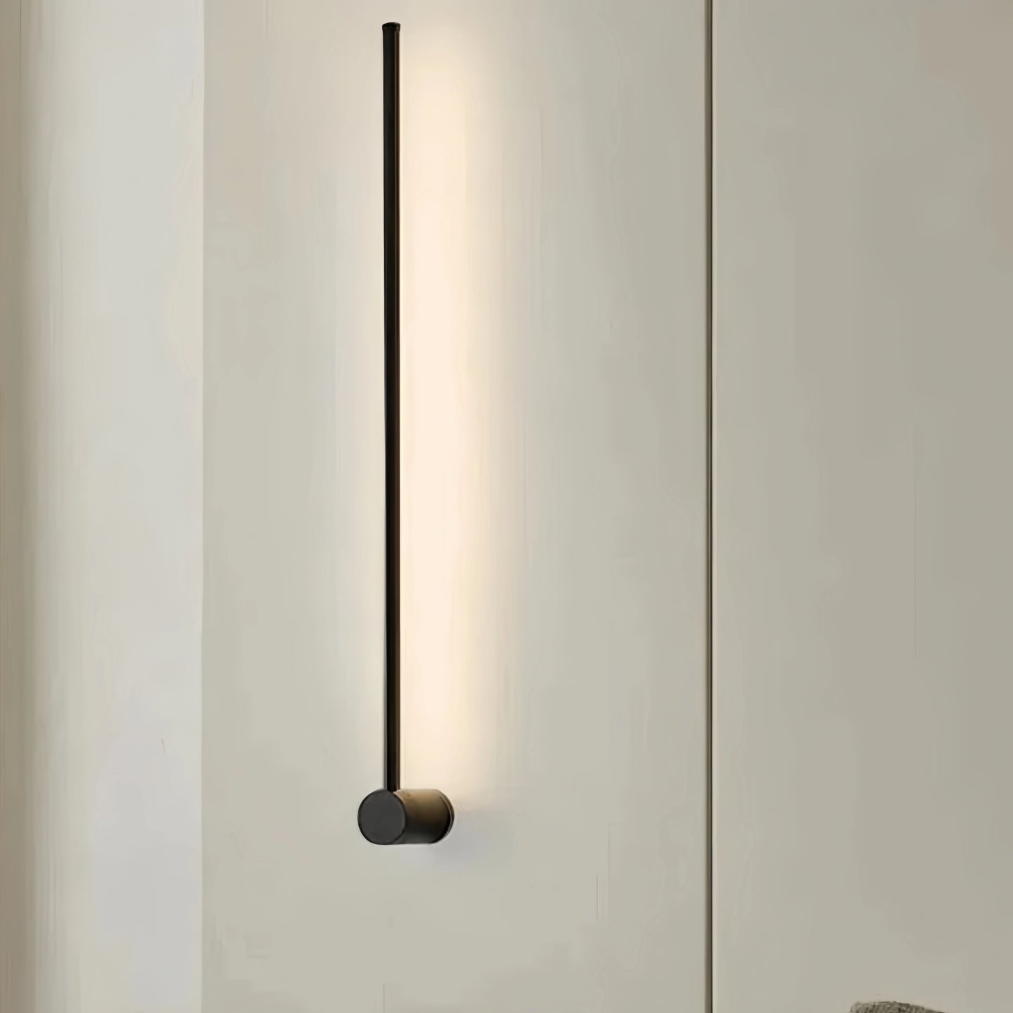 Arcato Minimalist Linear Wall Lamp – Black Modern Light for Living/Bedroom