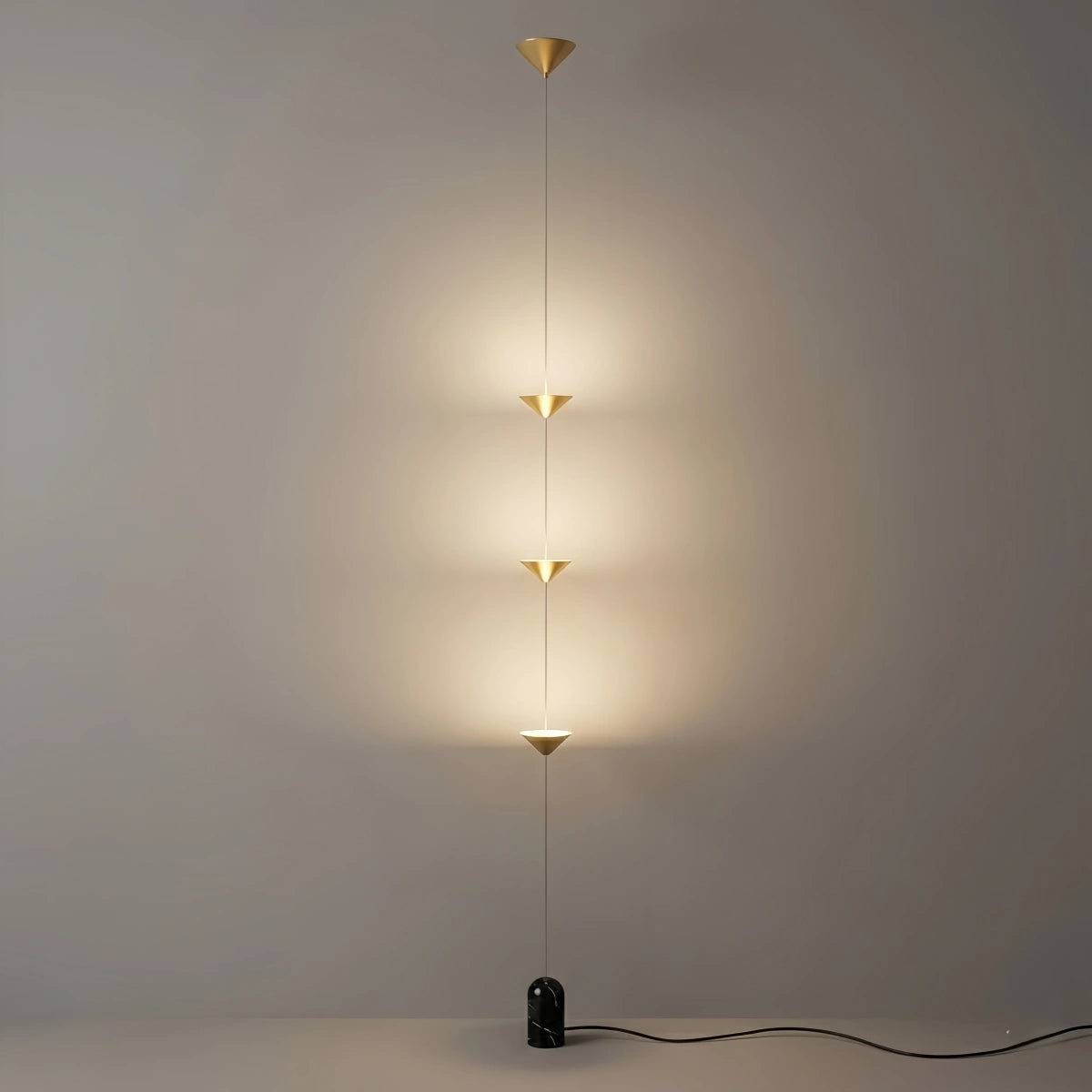 Arcato Nordic Minimalist Stehleuchte - 3-flammiges, lineares Design, volle Länge