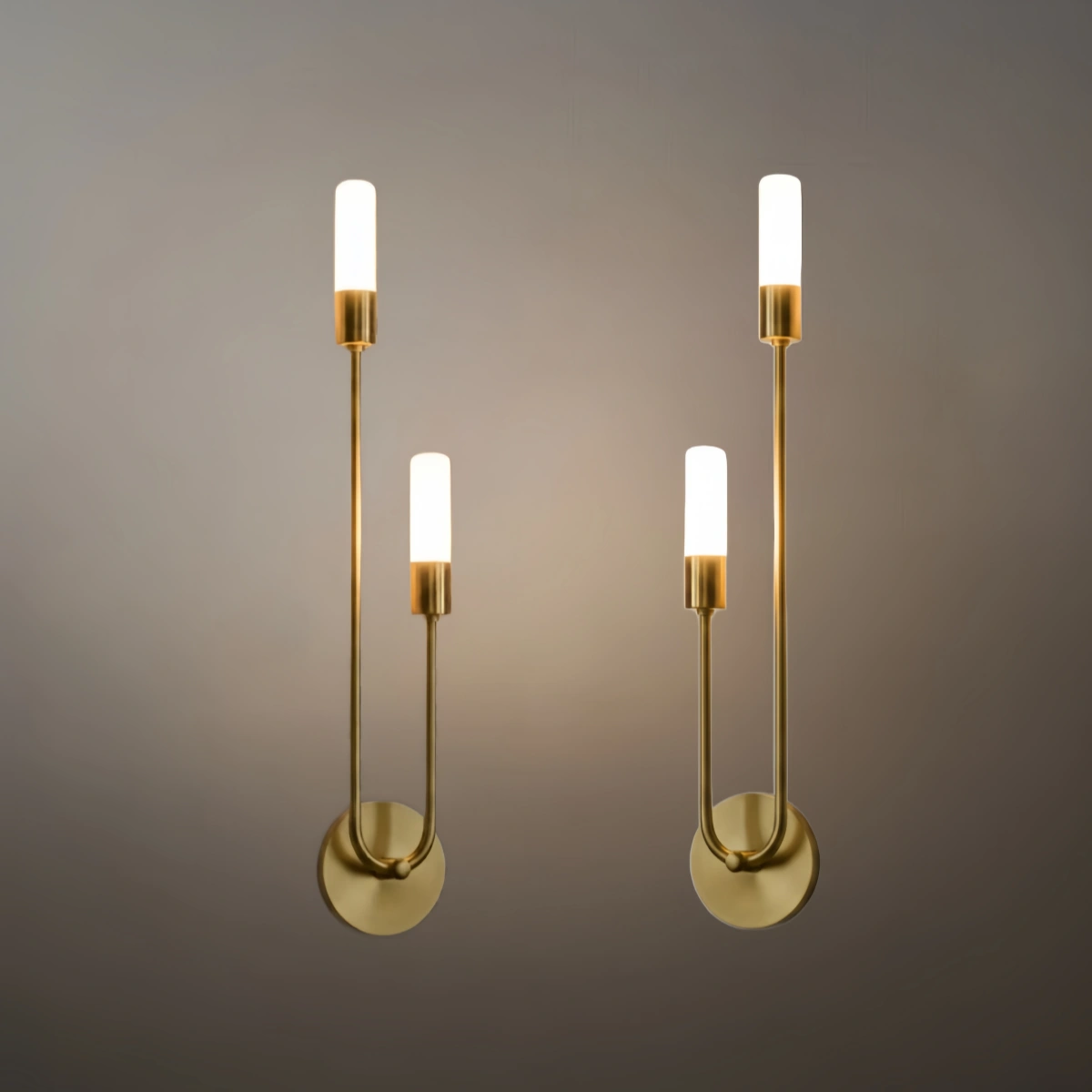 Aplique lineal moderno en forma de U Excelis – Metal dorado para dormitorio/sala de estar
