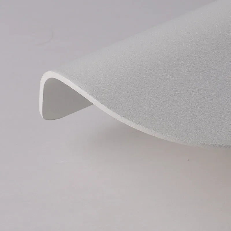 Minimalist Curved Wall Lamp