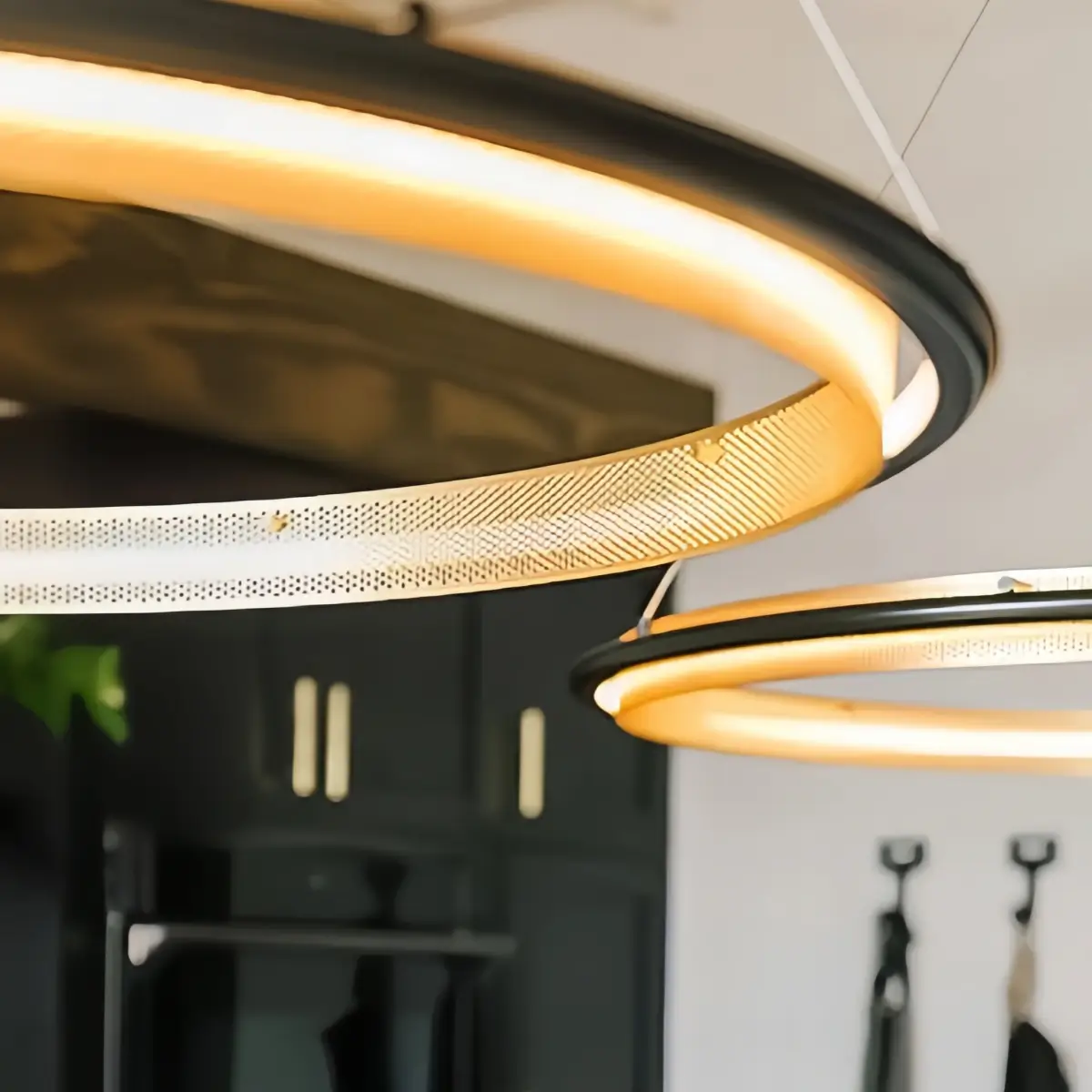 Vivara_Post-Modern_Ring_Pendant_Light