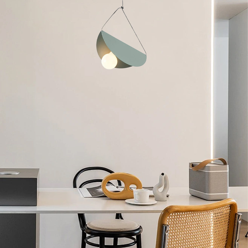 Velora Designer 7-Farben-Pendelleuchte - Ungleichmäßige Anordnung aus Metall und Glas für das Esszimmer