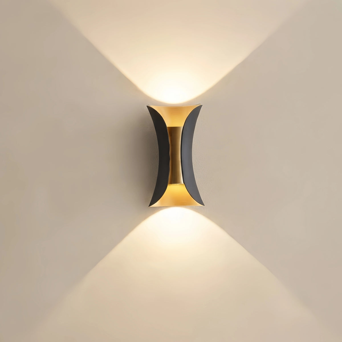 Irondale Modern Curved LED Outdoor Wall Sconce – Wall-Mounted Fixture for Courtyard/Patio