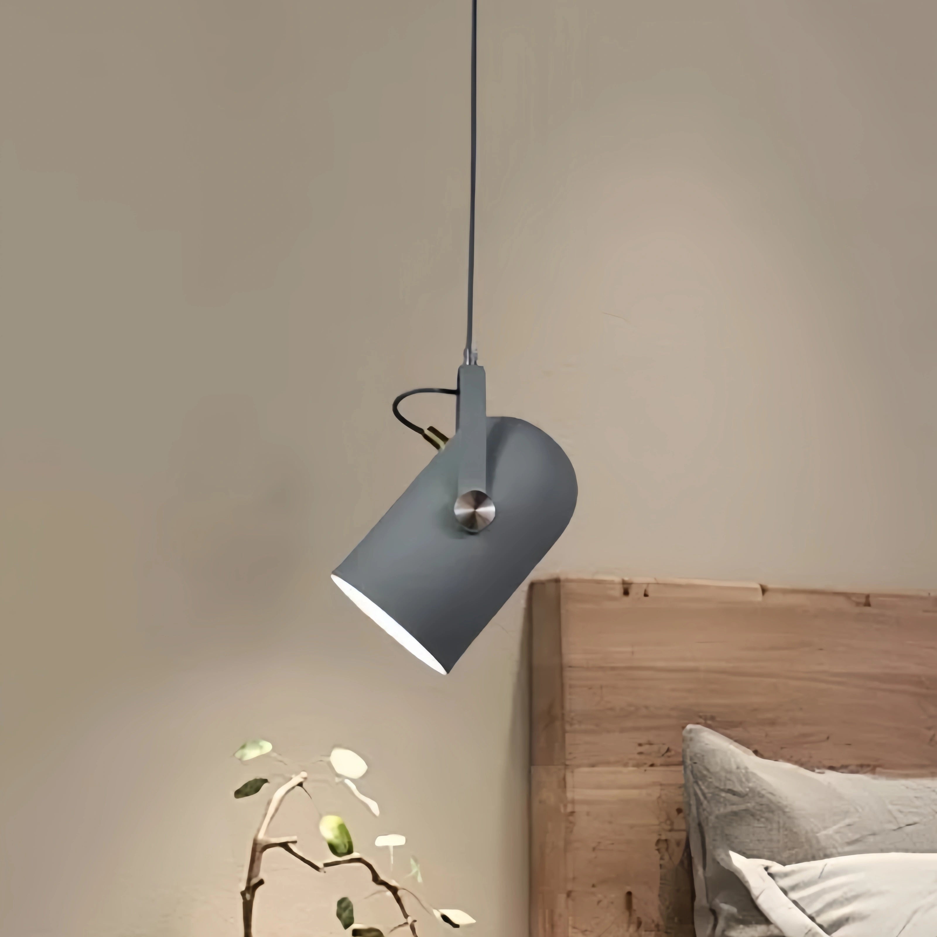 Lámpara colgante moderna Morandia: luminaria metálica con ángulo ajustable para dormitorio
