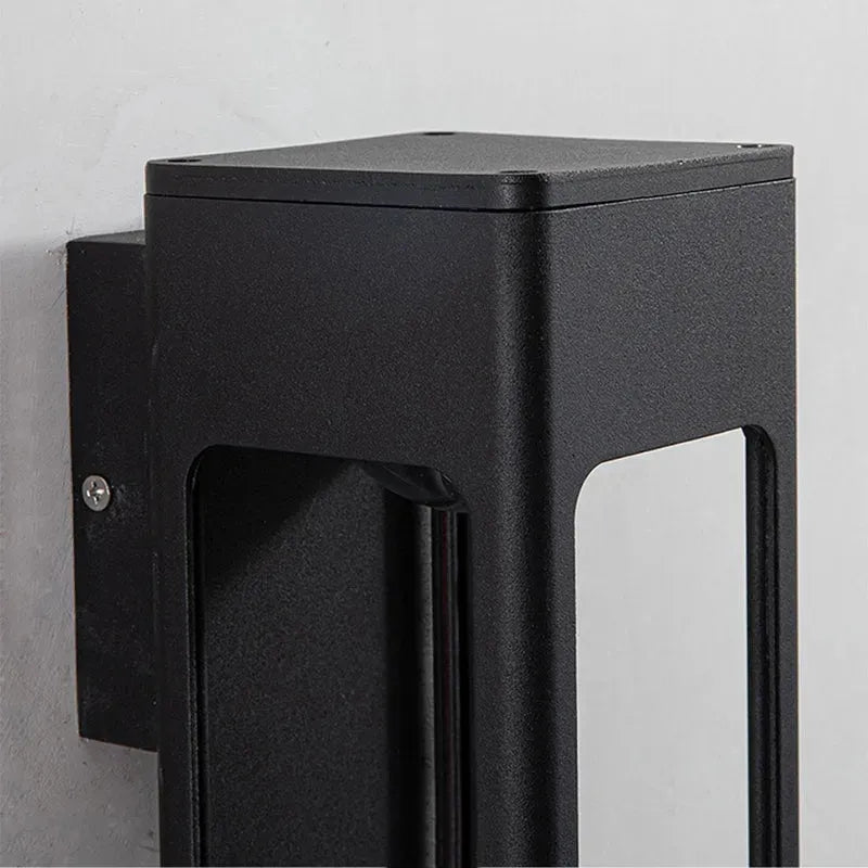 Moderne Irondale Außenwandleuchte – Metalllaterne mit Sensor für die Außenwand